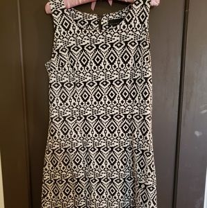 ✈ Gorgeous sleeveless shift dress